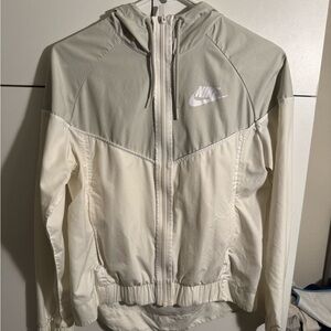 Nike Women's Two-Tone Gray and White Ski Jacket